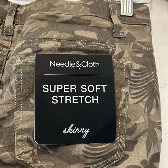 Needle & Cloth leaf pattern army green skinny ankle pants Size 6 New - Picture 7 of 9